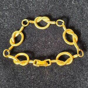 Vintage Crown Trifari Gold Tone Pretzel Link Bracelet 6.5" Mid-Century‎ Designer